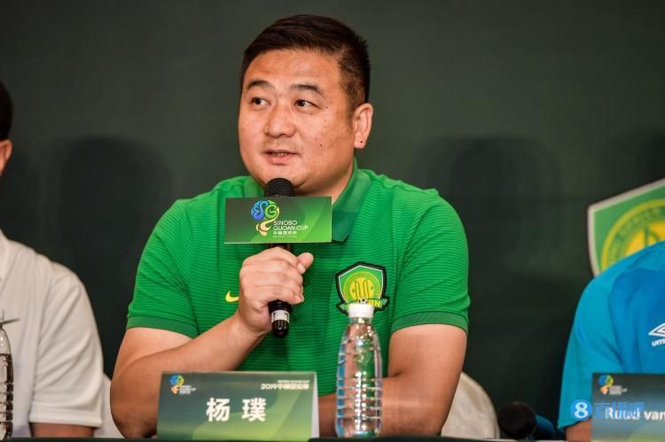吴奇愤怒的骂道：你在吴家看这种视频，是不是找死？我打死你个王八蛋。